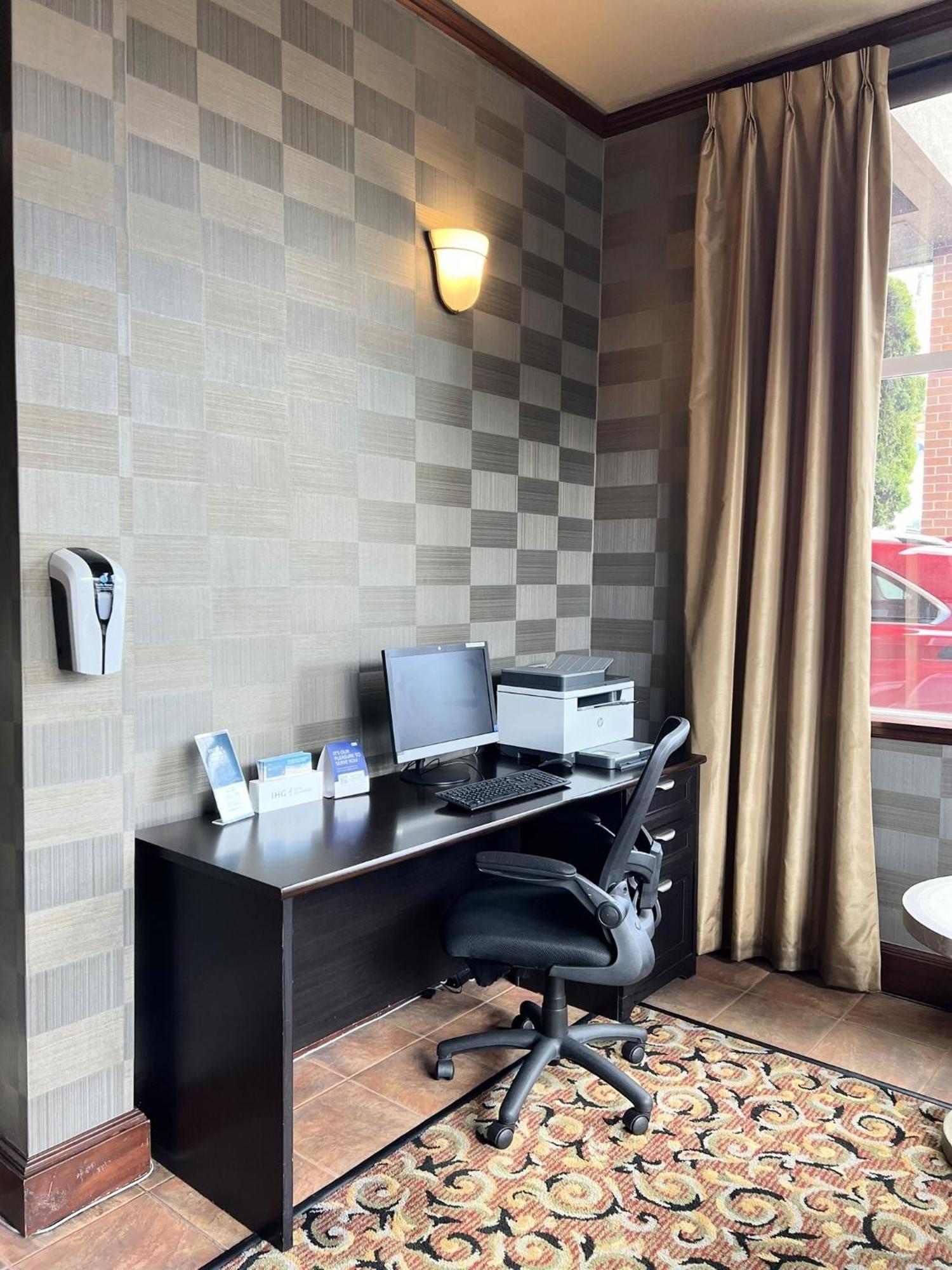 Holiday Inn Express Hotel & Suites Portland-Northwest Downtown By Ihg Exterior photo